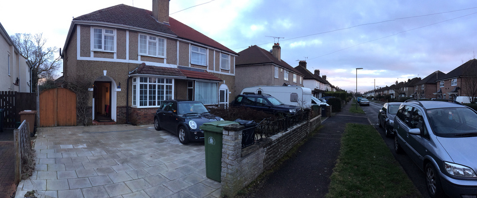 Room for rent near Gatwick Airport (Hevers Avenue)